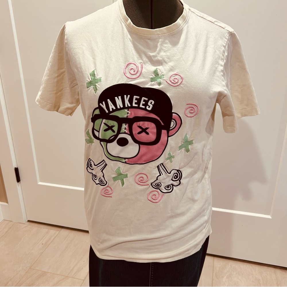 SD Sport yankees bear embroidered tee size medium